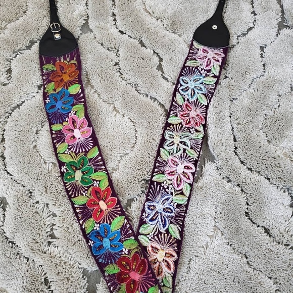 Camara Strap - Picture 1 of 3